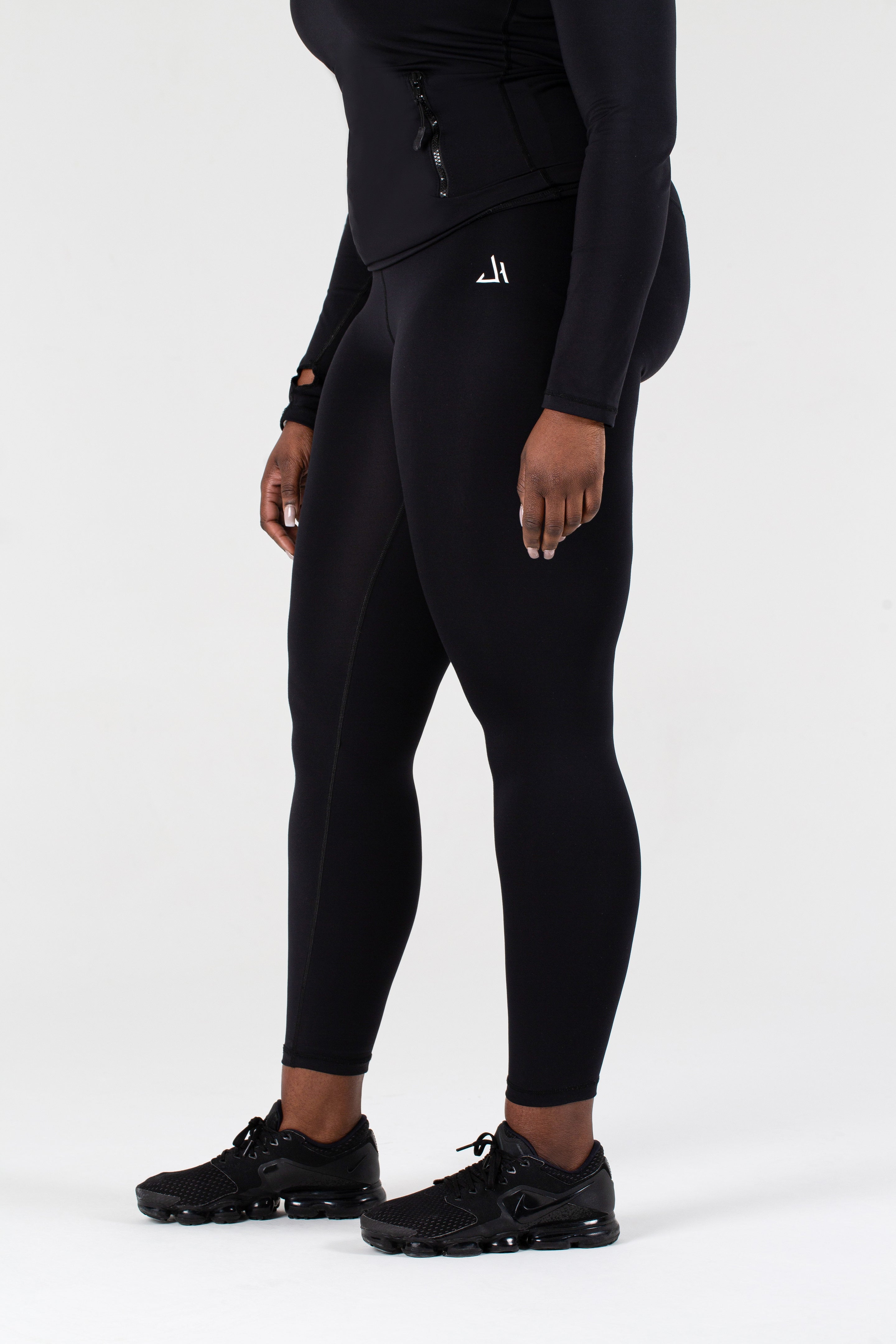 [MONOHA] / ☆ 25SS Cropped leggings / black mono b Crossover Waist Leggings - LA Trends Addict